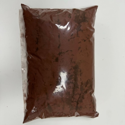 Óxido de ferro castanho com elevado poder de tintura para tintas e vitrais