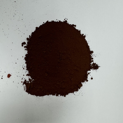 Óxido de ferro castanho com elevado poder de tintura para tintas e vitrais
