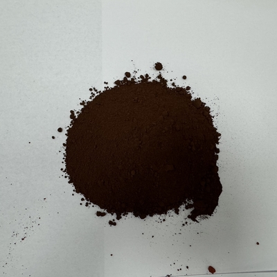 Óxido de ferro castanho com elevado poder de tintura para tintas e vitrais
