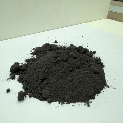 Pigmento preto de óxido de ferro com elevada resistência à coloração para pintura de edifícios industriais