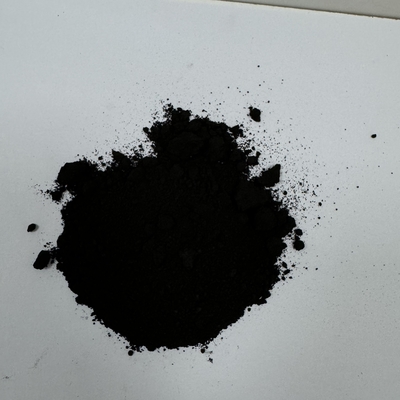 Pigmento preto de óxido de ferro com elevada resistência à coloração para pintura de edifícios industriais
